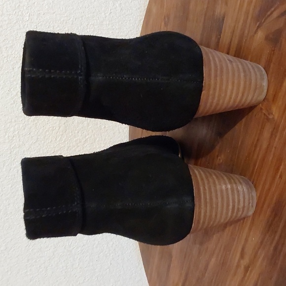 Lucky Brand Zaprika Black Suede Slip on HEEL Booties Neutral Boots Trendy Sz.7.5 - Picture 6 of 14